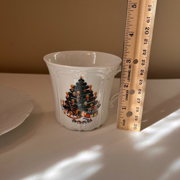 4 Christmas Tree Tirschenreuth Baronesse Teacups with Saucers Demitasse Germany - Picture 8 of 16